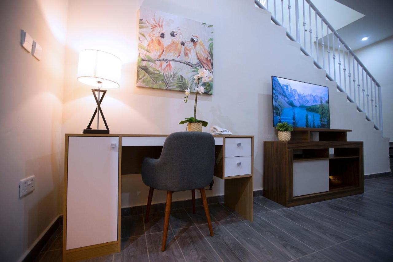 Maple Homes Акра Екстериор снимка